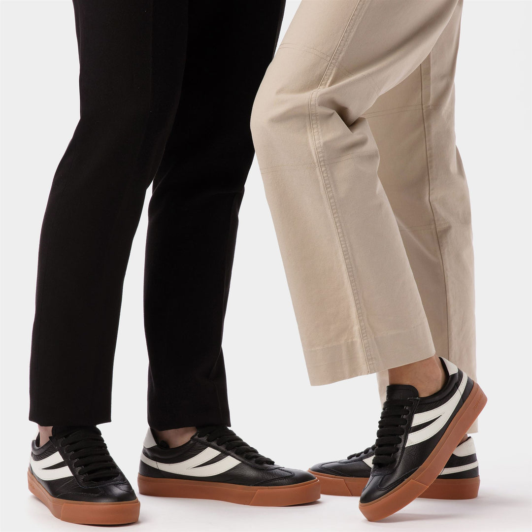 Schwarze Low-Cut-Sneakers mit Obermaterial aus Leder main